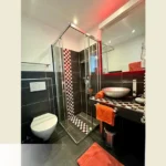 dieses Foto zeigt das Bad von Zimmer 8